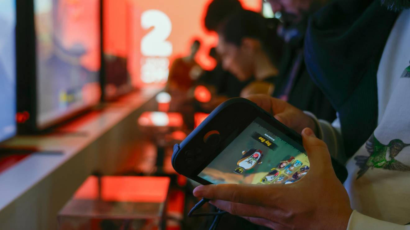 A falta de un mes para que salga a la venta en todo el mundo, Nintendo presenta en España su nueva apuesta, Nintendo Switch 2, la evolución de una videoconsola que ha conquistado más de 152 millones de hogares gracias a su innovador sistema de consola híbrida y juegos para toda la familia con personajes emblemáticos como Super Mario o Zelda.. Foto: EFE