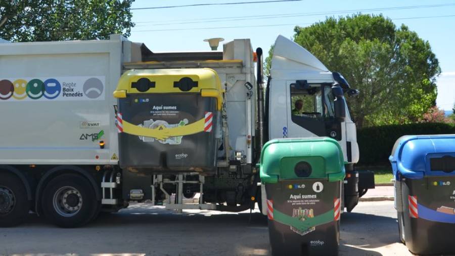 Calafell empieza el reto de la municipalización de la recogida de basuras