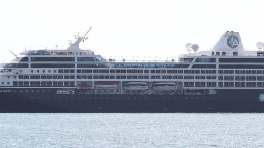 El crucero llegó ayer por la tarde y atracó en el dique de Llevant. Foto: Lluís Milián