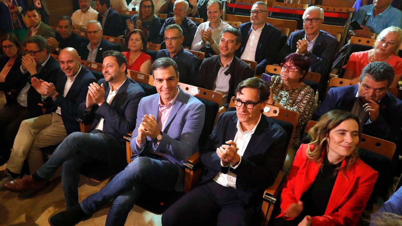 Rubén Viñuales y Sandra Guaita, el mayo del 2023 en Tarragona junto al presidente Pedro Sánchez. Foto: Octavi Saumell