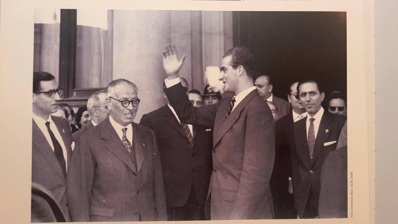 L’alcalde Joan Bertran Borràs al costat de l’aleshores príncep d’Espanya, Juan Carlos de Borbón, el 1961. Foto: Reus semanario de la ciudad/ACBC/AMR