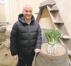 Joan Ibarra, regidor de Turisme, a l’espai que ha de ser La Masia, el centre d’interpretació i museu de la calçotada. Foto: Marina Pérez Got