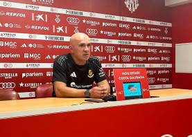 Luis César en la rueda de prensa previa a la ida ante el Real Murcia. Foto: Nàstic