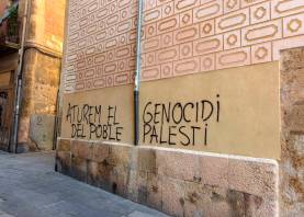 Grafiti en la pared que da a la calle La Nau, de la iglesia de Natzaret. Foto: Cedida