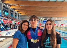 La entrenadora Silvia Díez, Roc Vela y Francisca Peinado. FOTO: CN Tàrraco