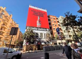 Una pancarta donde se puede leer el claim ‘Una cerveza con nombre y apellido’. Foto: Cedida