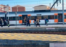 Un tren en la estación de Sant Vicenç de Calders. Foto: JMB