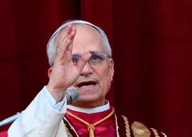 El papa León XIV saluda a los asistentes. Foto: EFE