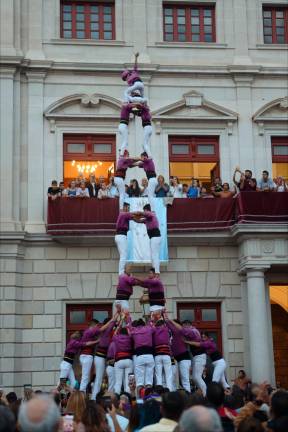 El Moixiganguers d’Igualada acabven l’actuació amb el 2d8f. Foto: Alba Mariné