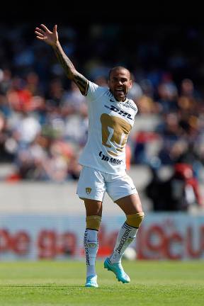 Dani Alves, con la camiseta del Pumas, club que le ha rescindido el contrato tras el escándalo. Foto: EFE