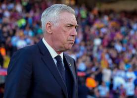 El entrenador del Real Madrid Carlo Ancelotti durante el Clásico. Foto: EFE/Siu Wu