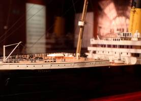 Recreación de las escaleras del Titanic para la exposición. Foto: ACN