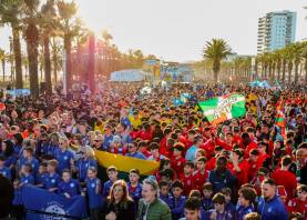 La desfilada inaugural del Mare Nostrum Cup Easter 2025 congregó a 12.000 personas en un éxito total. Fotos: Àngel Ullate