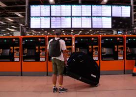 Imagen de archivo de las plantallas informativas de Rodalies y Regionals en la estación de Sants de Barcelona. Foto: ACN
