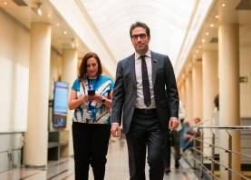 El ministro de Economía, Comercio y Empresa, Carlos Cuerpo, sale del Pleno del Senado este martes, en Madrid. Foto: EFE