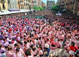 Les colles a la Plaça de la Font. Foto: Alfredo González