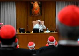 El papa León XIV, en su reunión con los cardenales este sábado en la Ciudad del Vaticano. Foto: Vatican Media