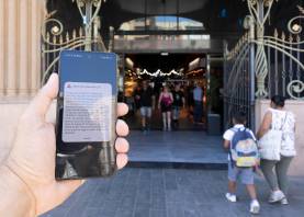 La alerta de Protección Civil sobre el simulacro, en el Mercat Central de Tarragona. Foto: ÀNGEL ULLATE