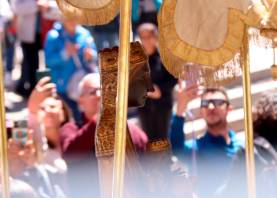 La Moreneta sale en procesión este domingo en Montserrat. Foto: ACN