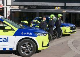 Agents de policia i vehicles. Foto: Cedida