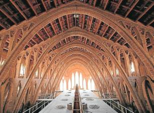 La arquitectura del ‘celler’ de Pinell de Brai es icónica. Foto: Mariano Cebolla Borrell
