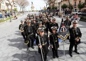 La banda de cornetes i tambors Sones de Pasión en la recollida de passos de 2022 a la Rambla. Foto: Pere Ferré