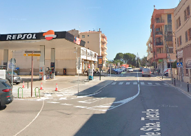 Los hechos se produjeron en este tramo de la Muralla de Santa Tecla. Foto: Google Maps