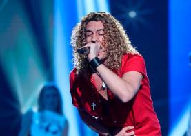 Mikel Herzog Jr imitió a David Bisbal en la gala de este pasado viernes. Foto: Antena 3