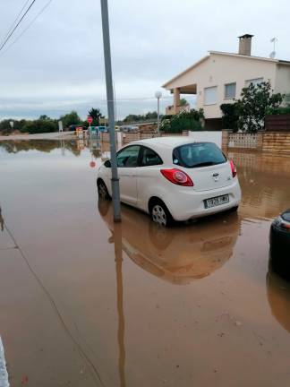 Calle inundada de Creixell. Foto: Policía Local