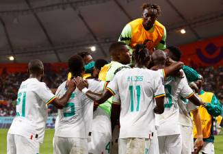 La selección de Senegal celebra el gol de la victoria. Foto: EFE