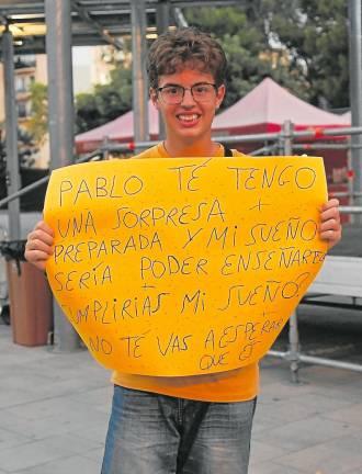 $!Un fan del artista mostró una pancarta durante el concierto. Foto: Pere Ferré