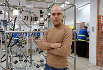 Licenciado en Química y en Bioquímica, Oriol Vernet es profesor del Departament de Química del Instituto Comte de Rius de Tarragona. Y desde hace 12 años es el coordinador de la Formación Profesional en el centro educativo. Foto: Pere Ferré