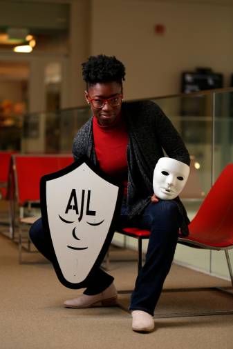 Joy Buolamwini /The Algorithmic Justice League at MIT Media Lab. foto: Jimmy Day/MIT Media Lab.