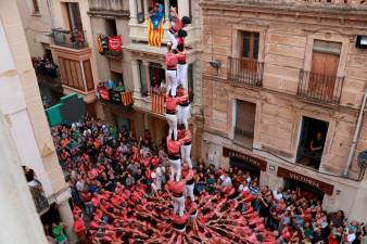 Aleta del 2 de 6 descarregat pels Minyons de l’Arboç en la segona ronda de la diada castellera de l’Arboç. Foto: ACN