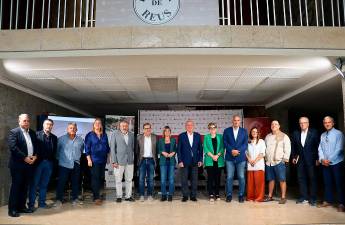 Fotografia de grup de la presentació de Temps d’Avellana. FOTO: cedida