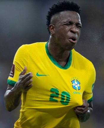 Vinicius Junior celebra un gol con la camiseta de Brasil.