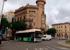 Imagen de archivo de un bus con pila de hidrógeno circulando por la ciudad de Tarragona. Foto: Cedida