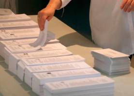 La Oficina del Censo Electoral les remite de oficio toda la documentación y primera vez las papeletas también las podrán descargar de forma telemática. Foto: DT