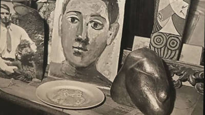 El taller de Picasso con uno de los platos.