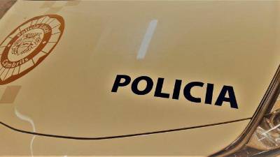 La patrulla detuvo a primera hora del pasado día 11 al presunto autor de este robo. FOTO: DT