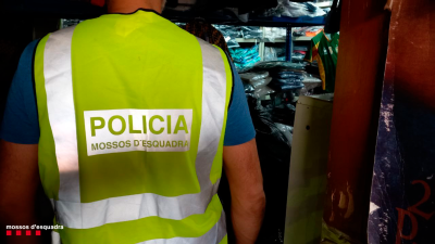 Los agentes pudieron comprobar que se trataba de material falsificado. Foto: Mossos d’Esquadra