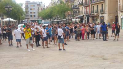 Los marchantes, ante el Ajuntament de Tarragona