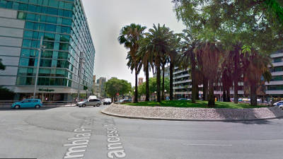 Los hechos ocurrieron en un domicilio de la Plaça de la Generalitat. Foto: Google Maps