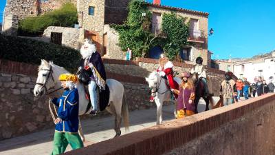 A Creixell los Reyes llegan a caballo. Foto: Cedida