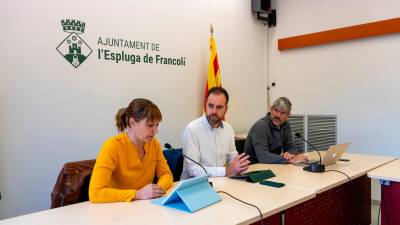 L’equip del consistori explicant les diferents taxes que hi haurà a partir del 2024. foto: cedida