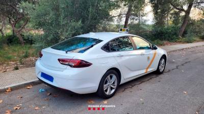 Imagen del taxi donde circulaba el detenido. Foto: Mossos