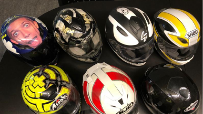 Estos son los siete cascos recuperados el pasado martes por la Guàrdia Urbana. FOTO: DT