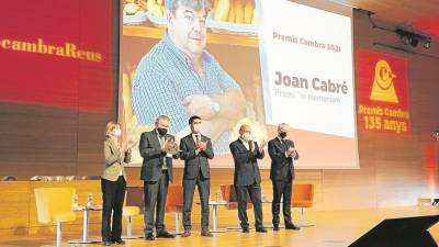 . Durante el evento se homenajeó la memoria de Joan Cabré, que fue presidente del Gremi de Forners de Reus i Baix Camp. FOTO: FABIÁN ACIDRES