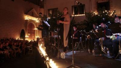 La localidad celebró el pasado fin de semana la cuarta edición de El Concert de les Espelmes con la actuación de la TGN Big Band. Fotos: Pere Ferré