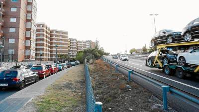 Un accidente entre tres coches corta un carril de la A-7 en Tarragona